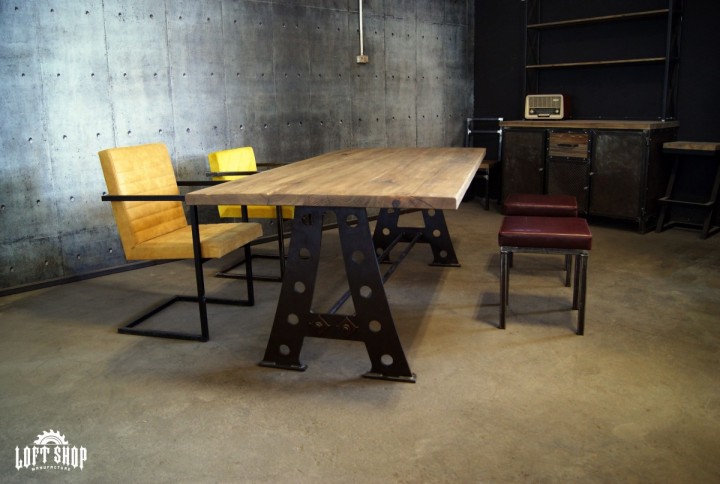 Stół loftowy THE ANSWER stół industrialny